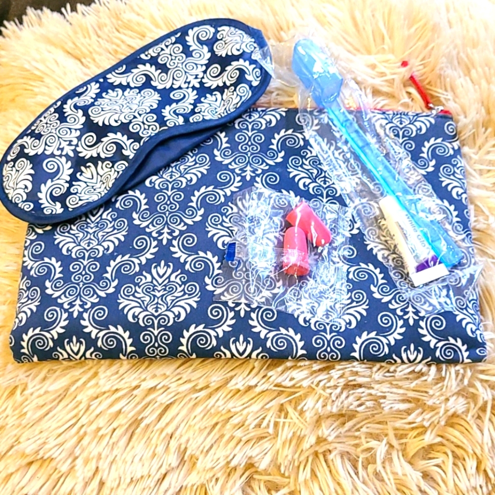 Nwt Emirates travel bundle blue